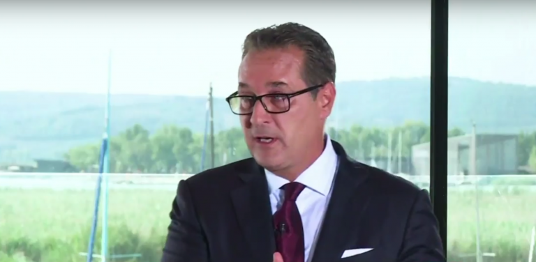 Heinz-Christian Strache im Bürgerforum bei OE24